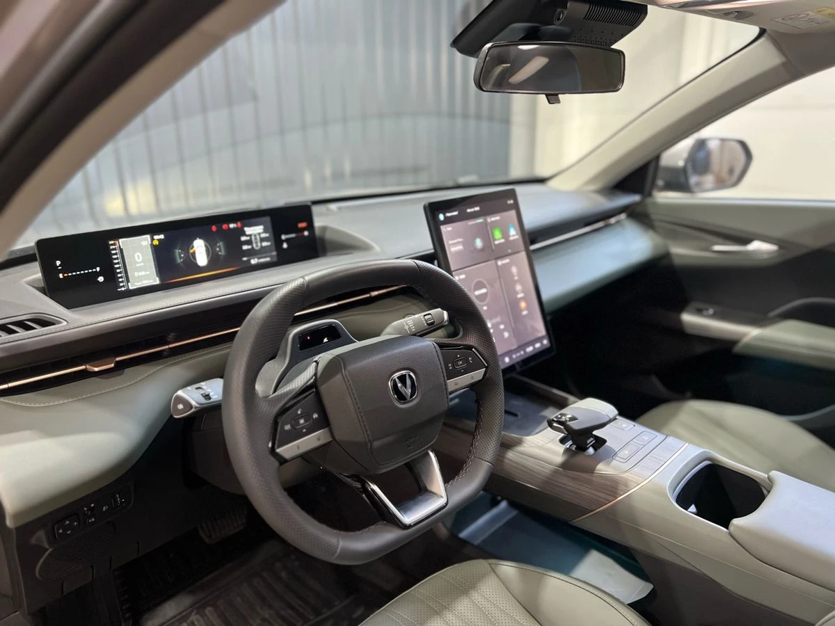 Changan Lamore, 2024г, передний привод, робот