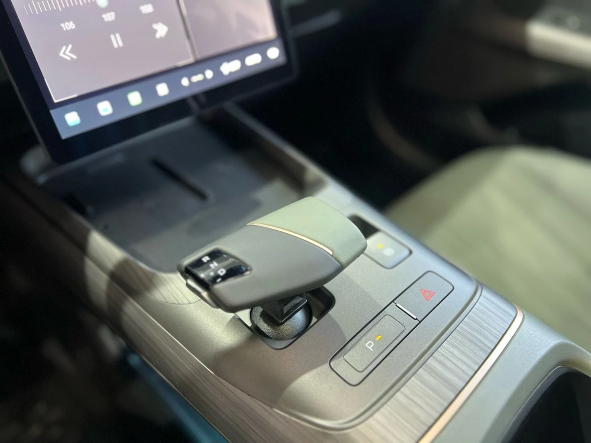 Changan Lamore, 2024г, передний привод, робот