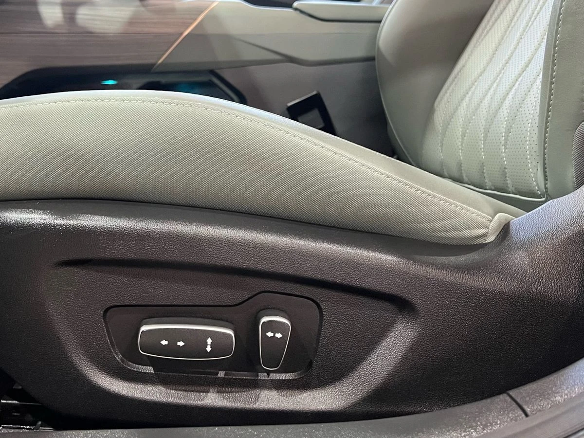 Changan Lamore, 2024г, передний привод, робот