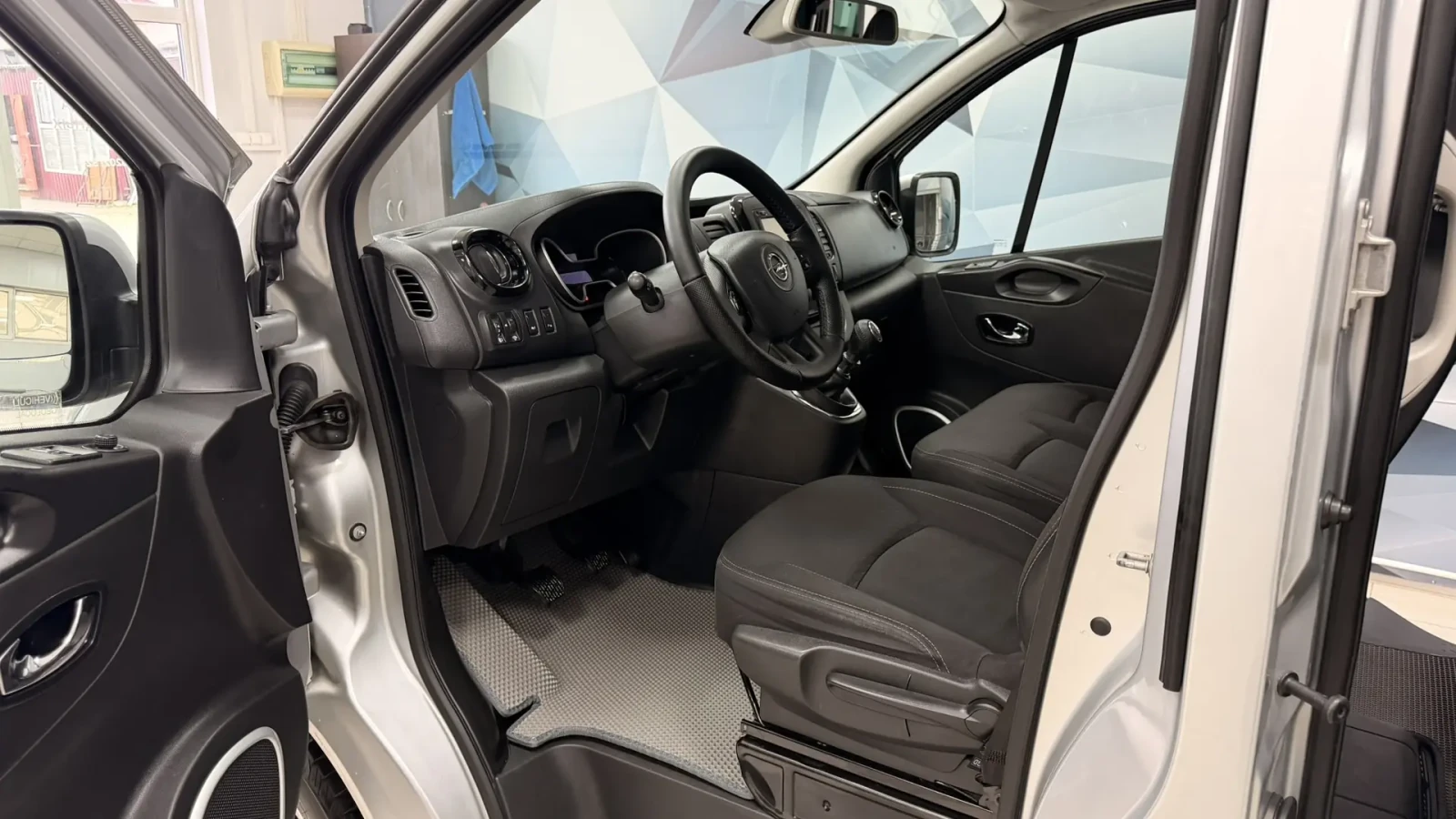 Opel Vivaro, 2017г, передний привод, механика