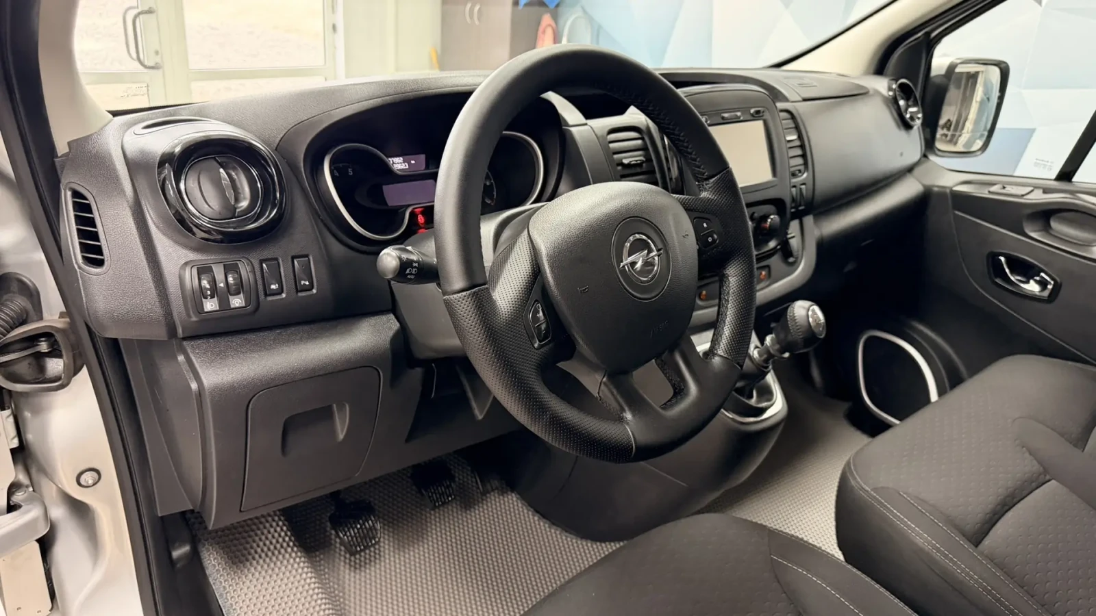 Opel Vivaro, 2017г, передний привод, механика