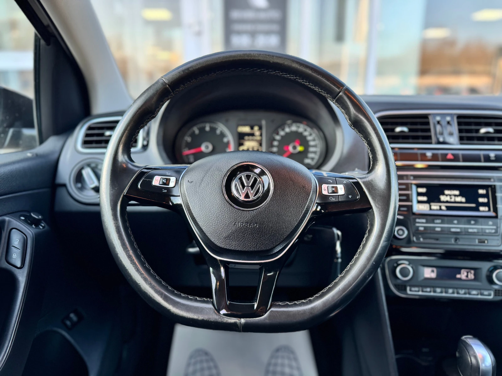 Volkswagen Polo, 2018г, передний привод, автомат