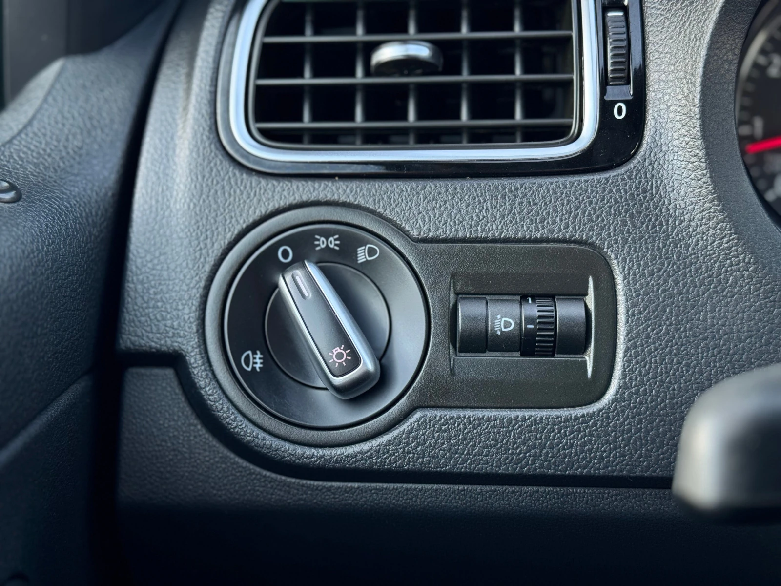 Volkswagen Polo, 2018г, передний привод, автомат