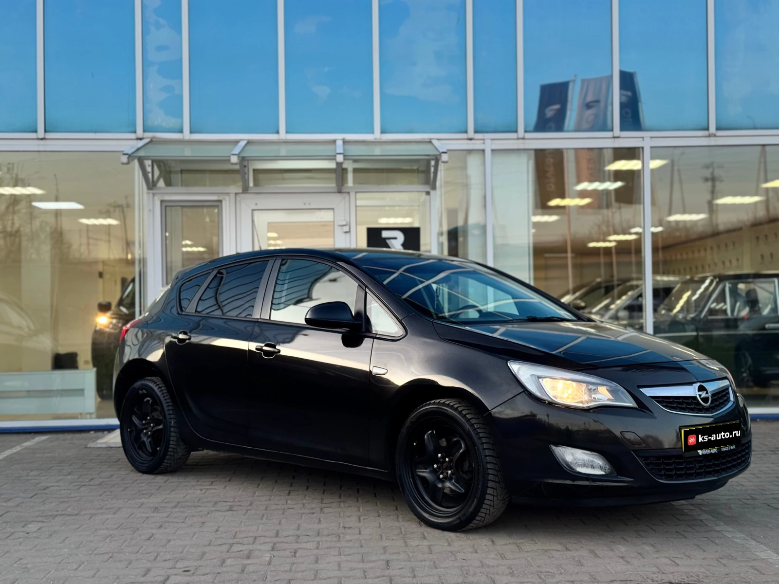 Opel Astra, 2010г, передний привод, механика