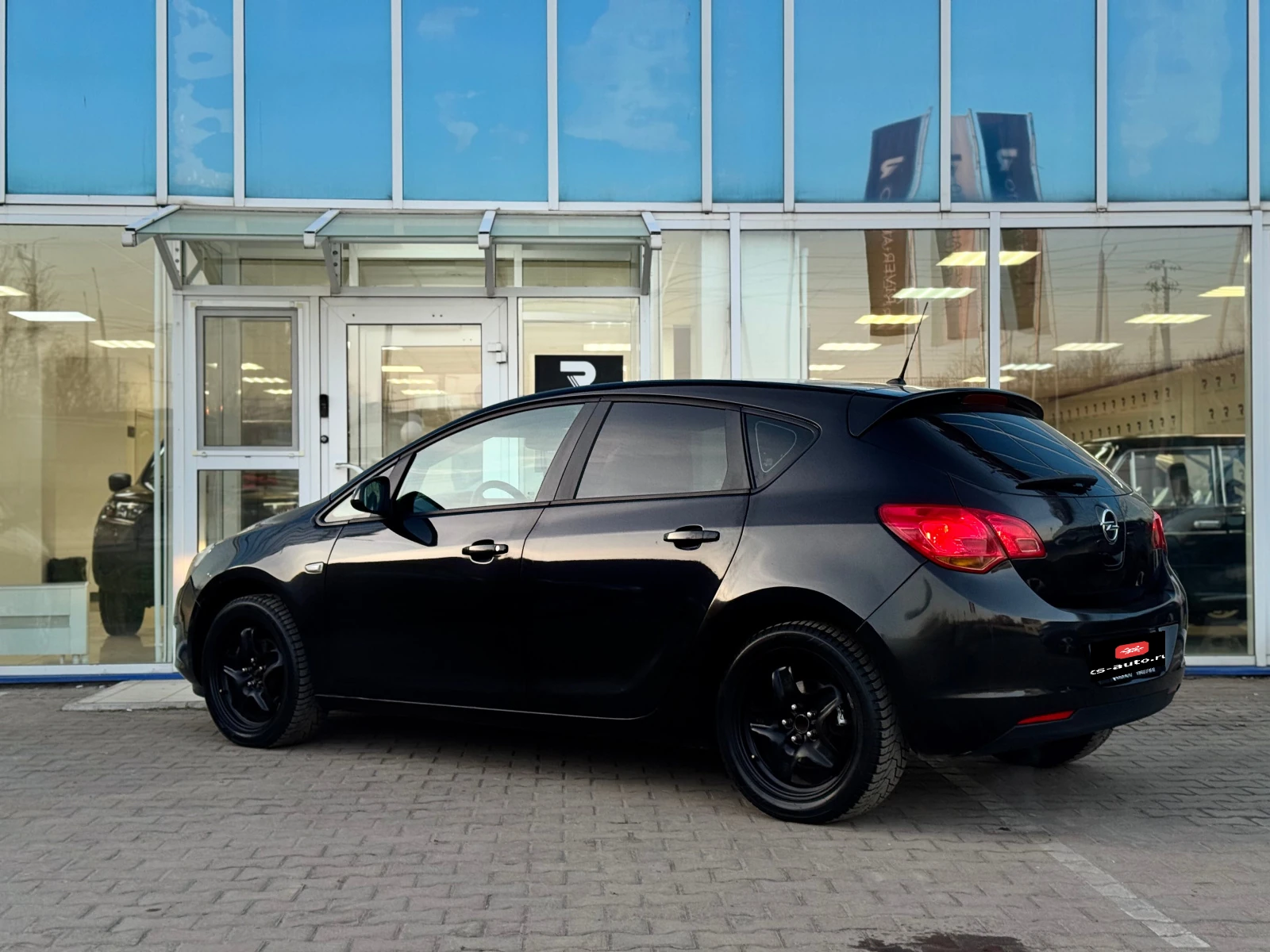 Opel Astra, 2010г, передний привод, механика