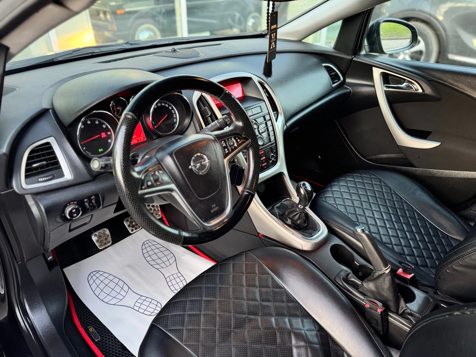 Opel Astra, 2010г, передний привод, механика