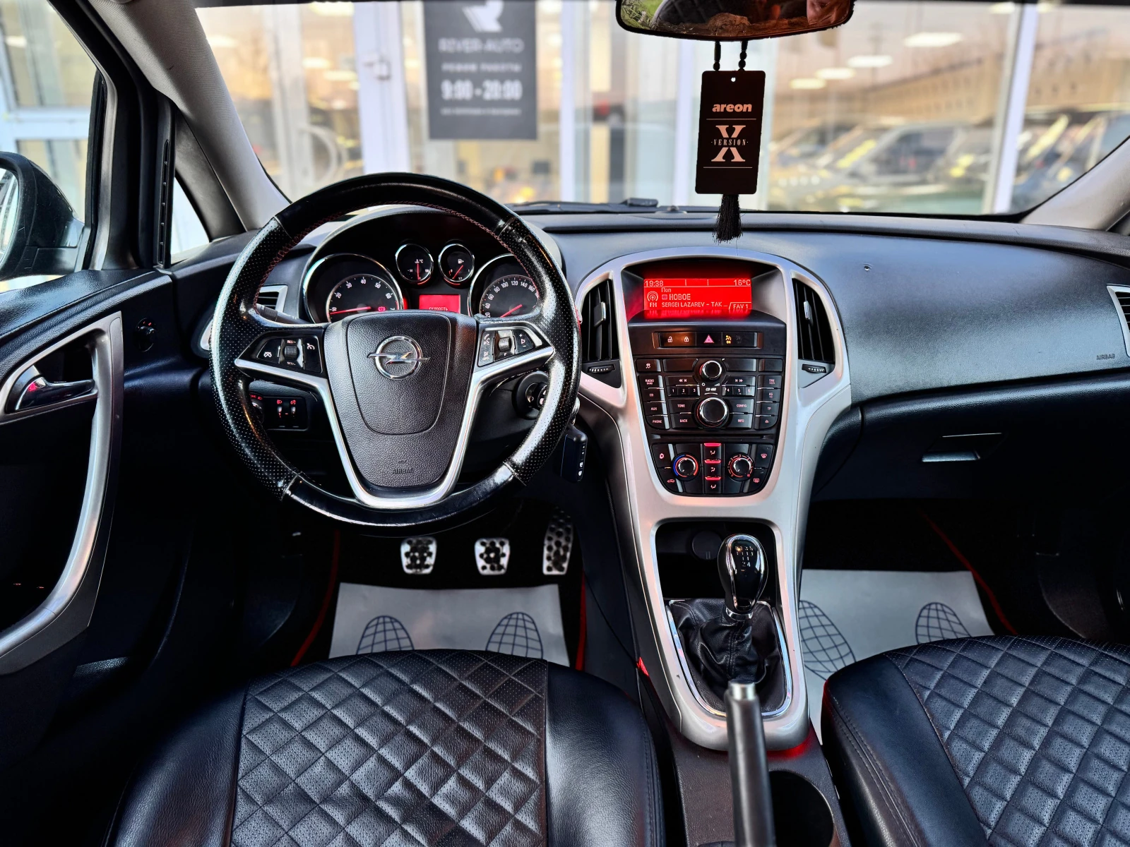 Opel Astra, 2010г, передний привод, механика