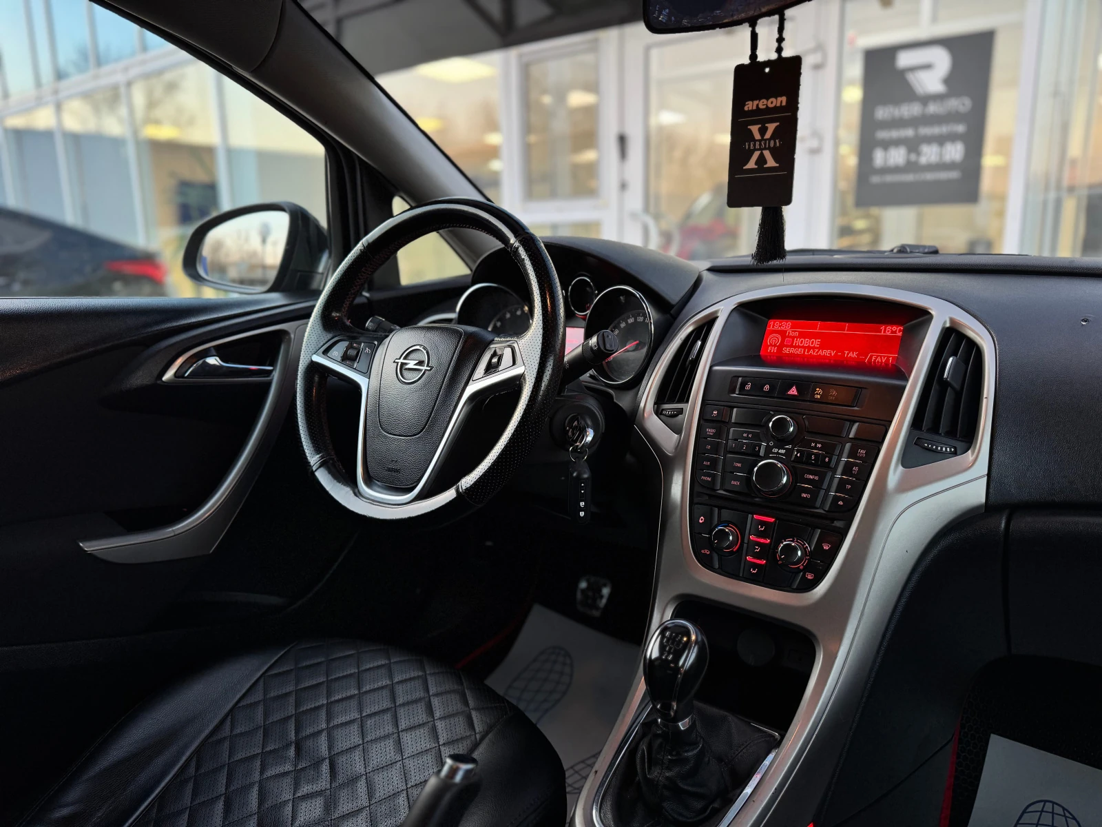 Opel Astra, 2010г, передний привод, механика