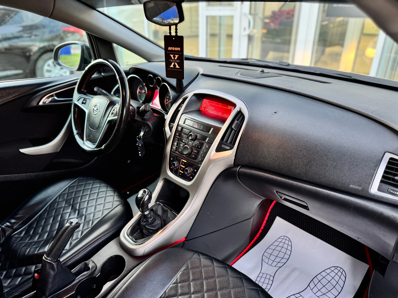 Opel Astra, 2010г, передний привод, механика