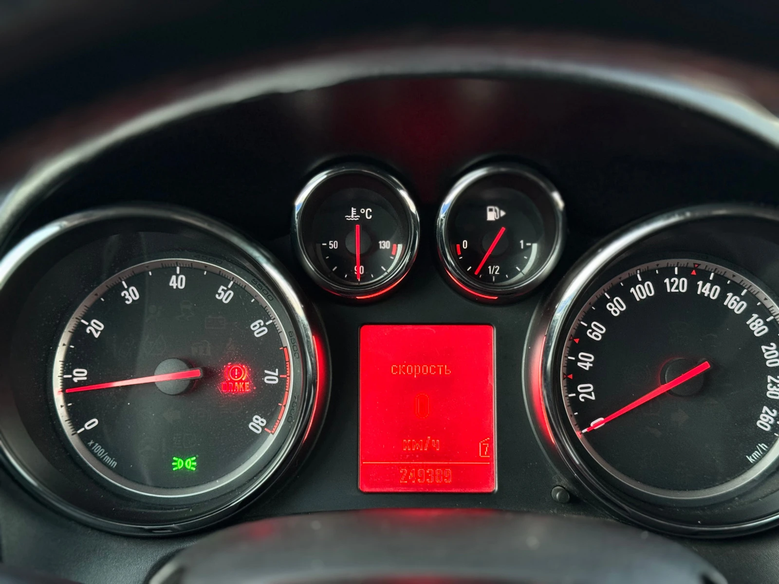 Opel Astra, 2010г, передний привод, механика