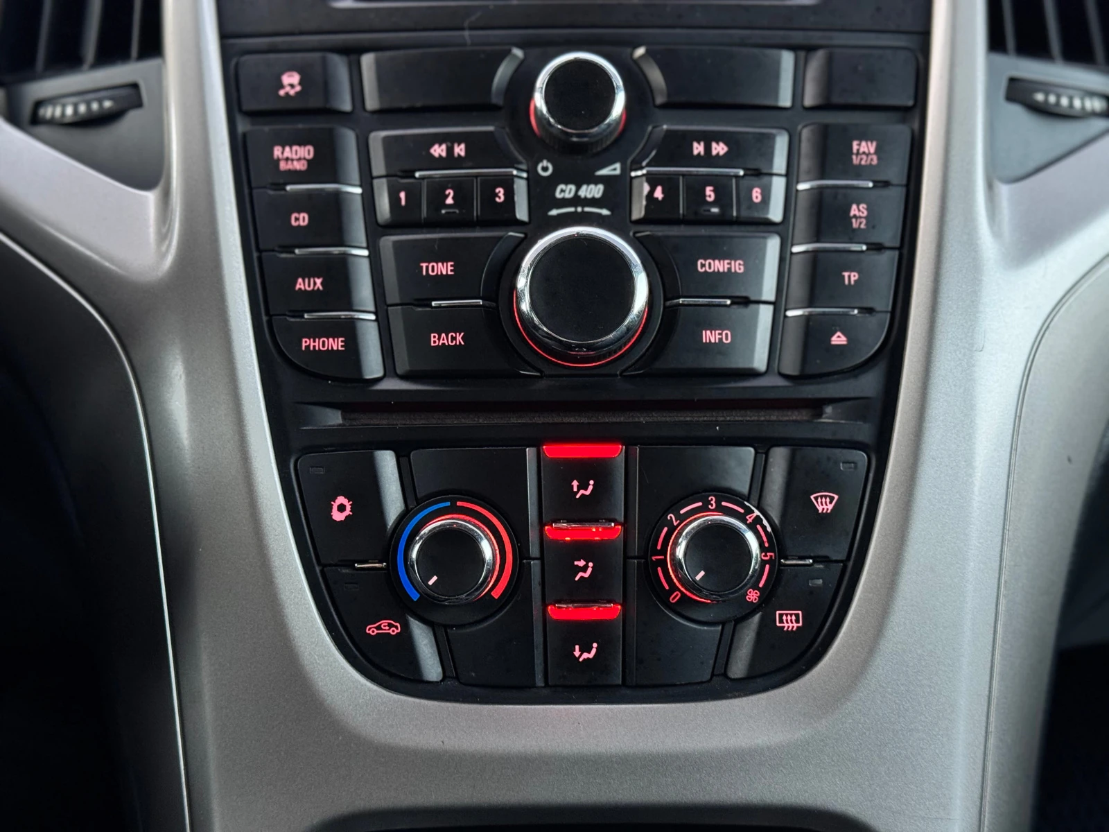 Opel Astra, 2010г, передний привод, механика