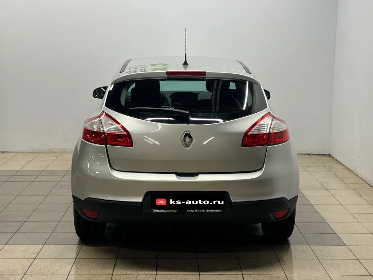 Renault Megane, 2012г, передний привод, механика