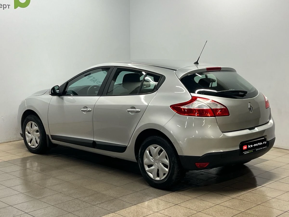 Renault Megane, 2012г, передний привод, механика