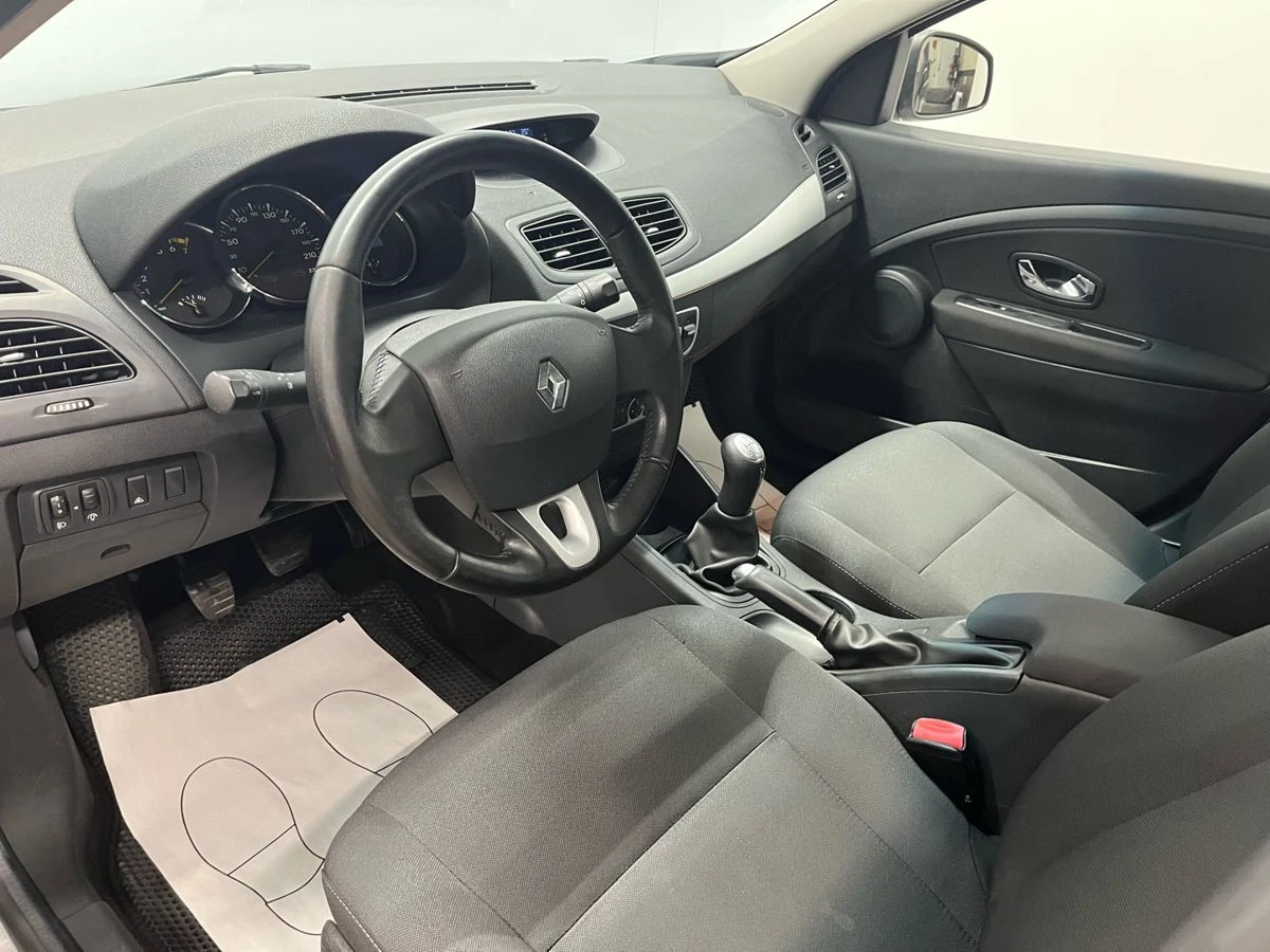 Renault Megane, 2012г, передний привод, механика