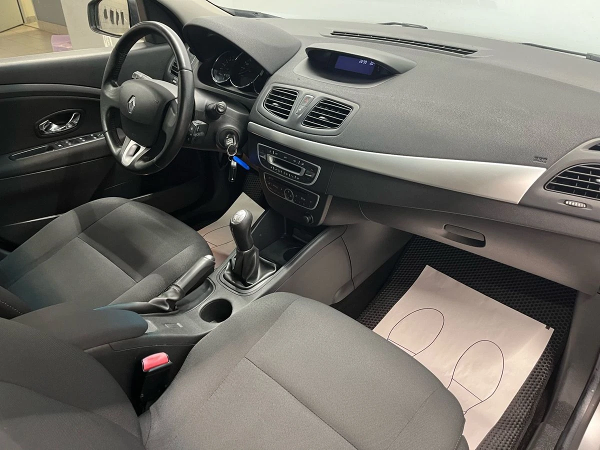 Renault Megane, 2012г, передний привод, механика