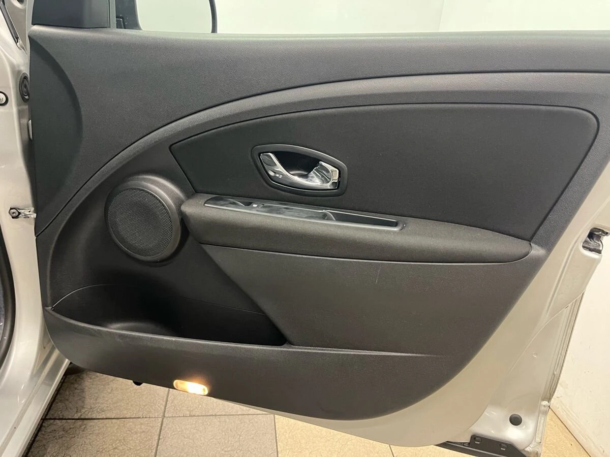 Renault Megane, 2012г, передний привод, механика