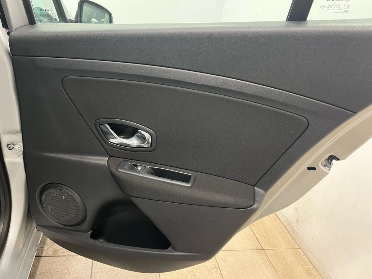 Renault Megane, 2012г, передний привод, механика