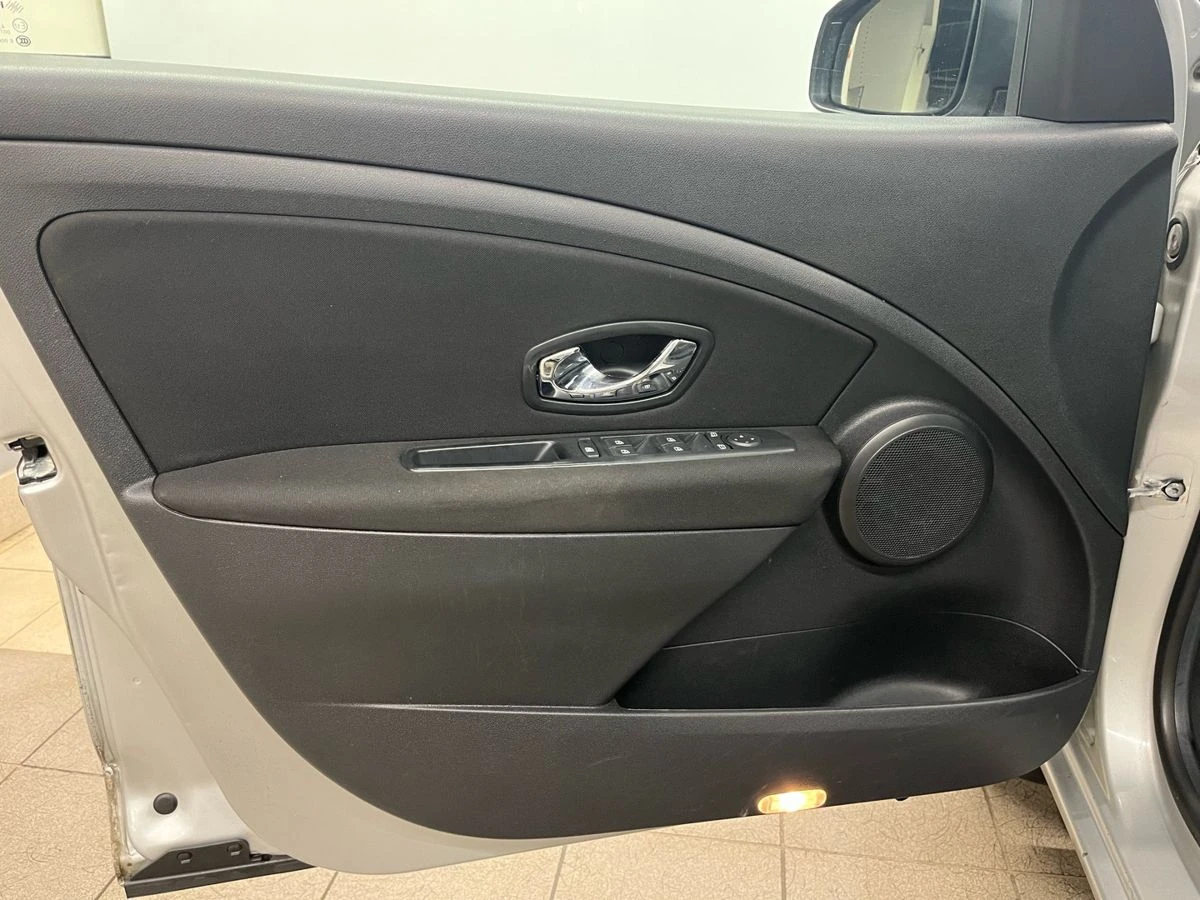 Renault Megane, 2012г, передний привод, механика