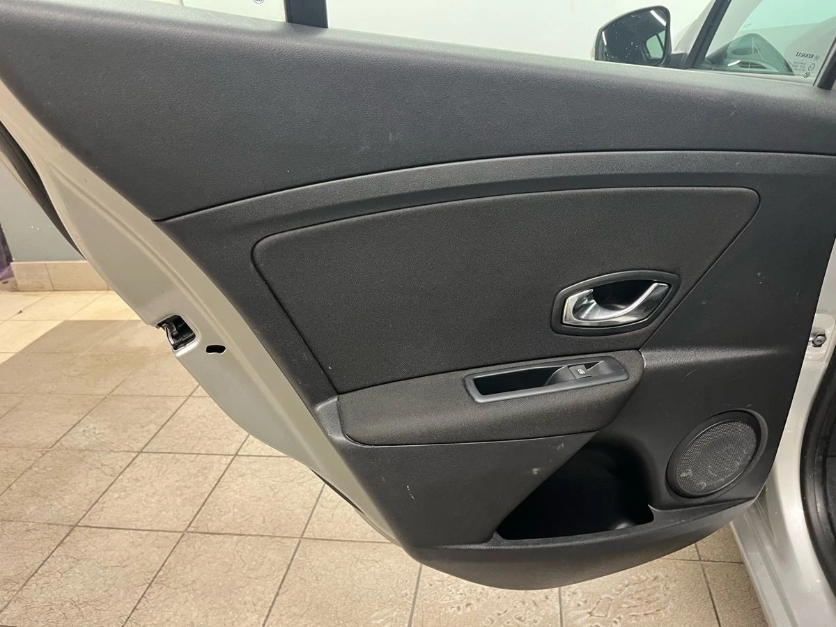 Renault Megane, 2012г, передний привод, механика