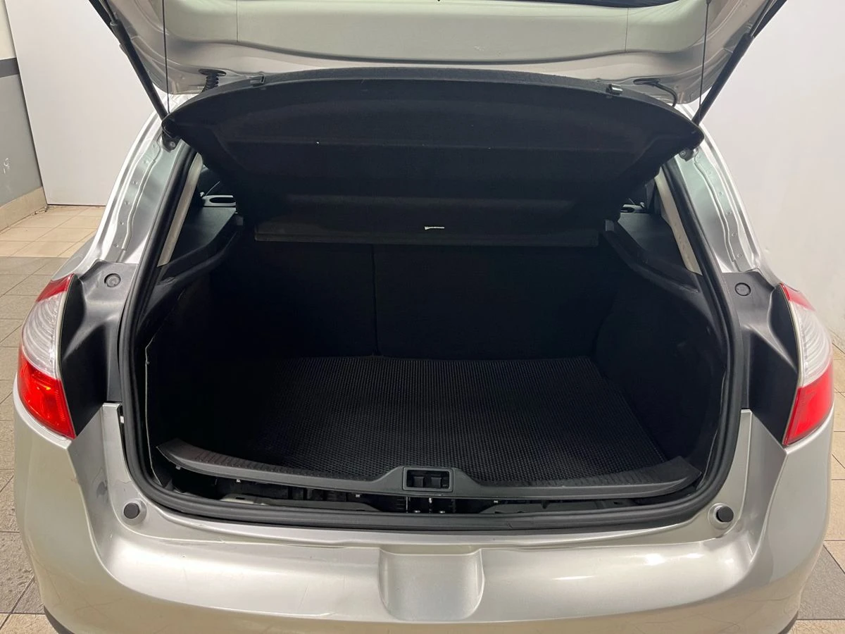 Renault Megane, 2012г, передний привод, механика