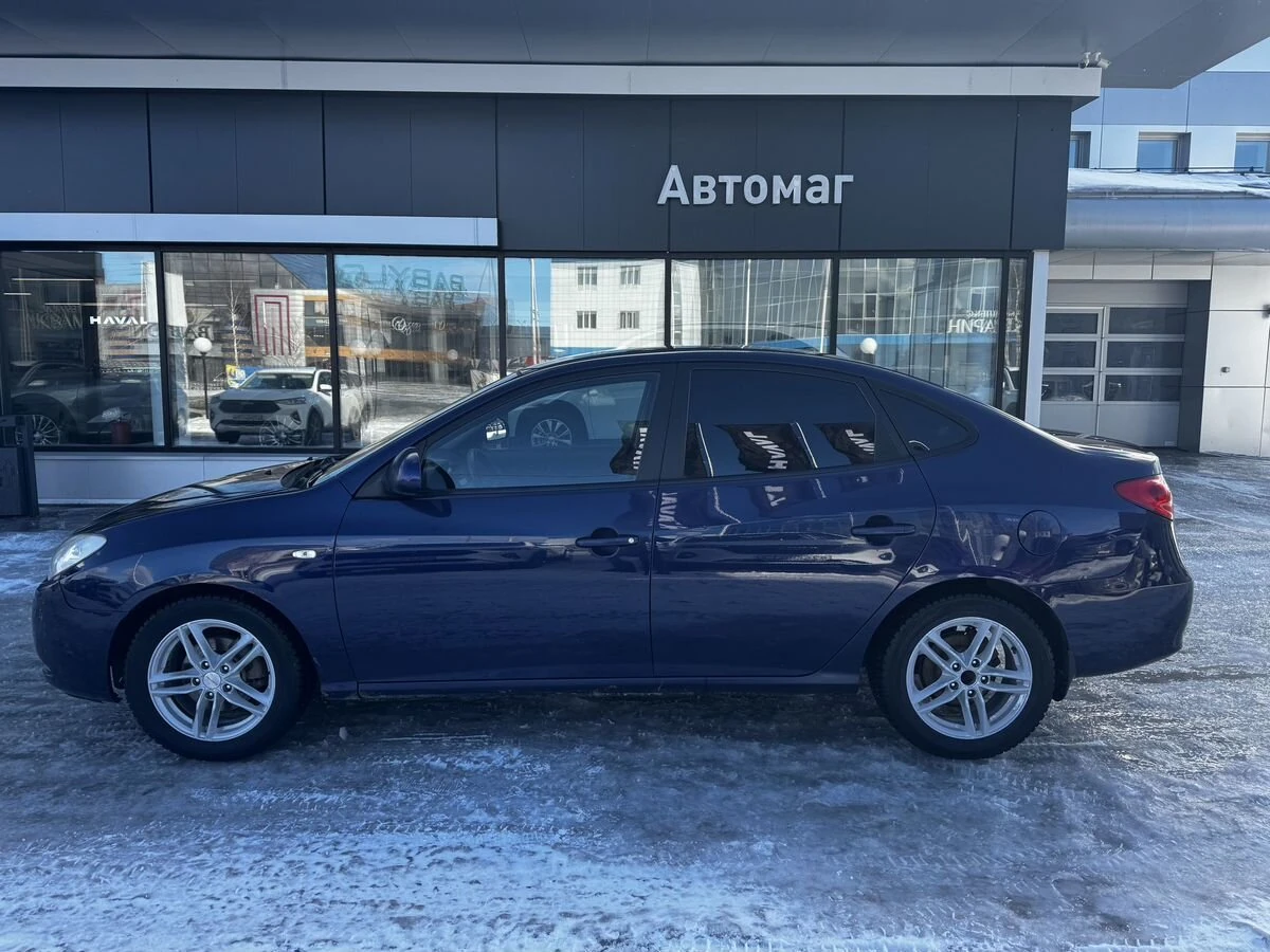 Hyundai Elantra, 2009г, передний привод, автомат