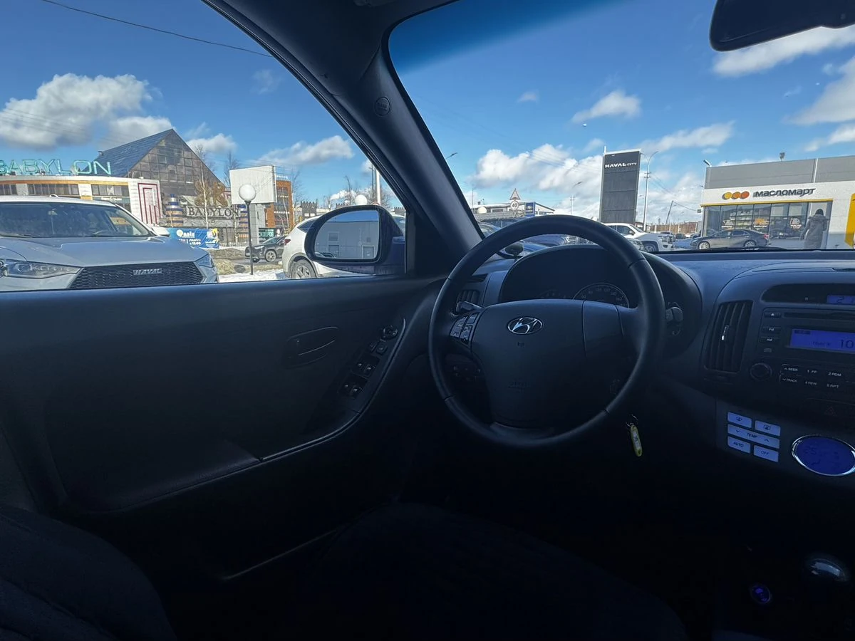 Hyundai Elantra, 2009г, передний привод, автомат