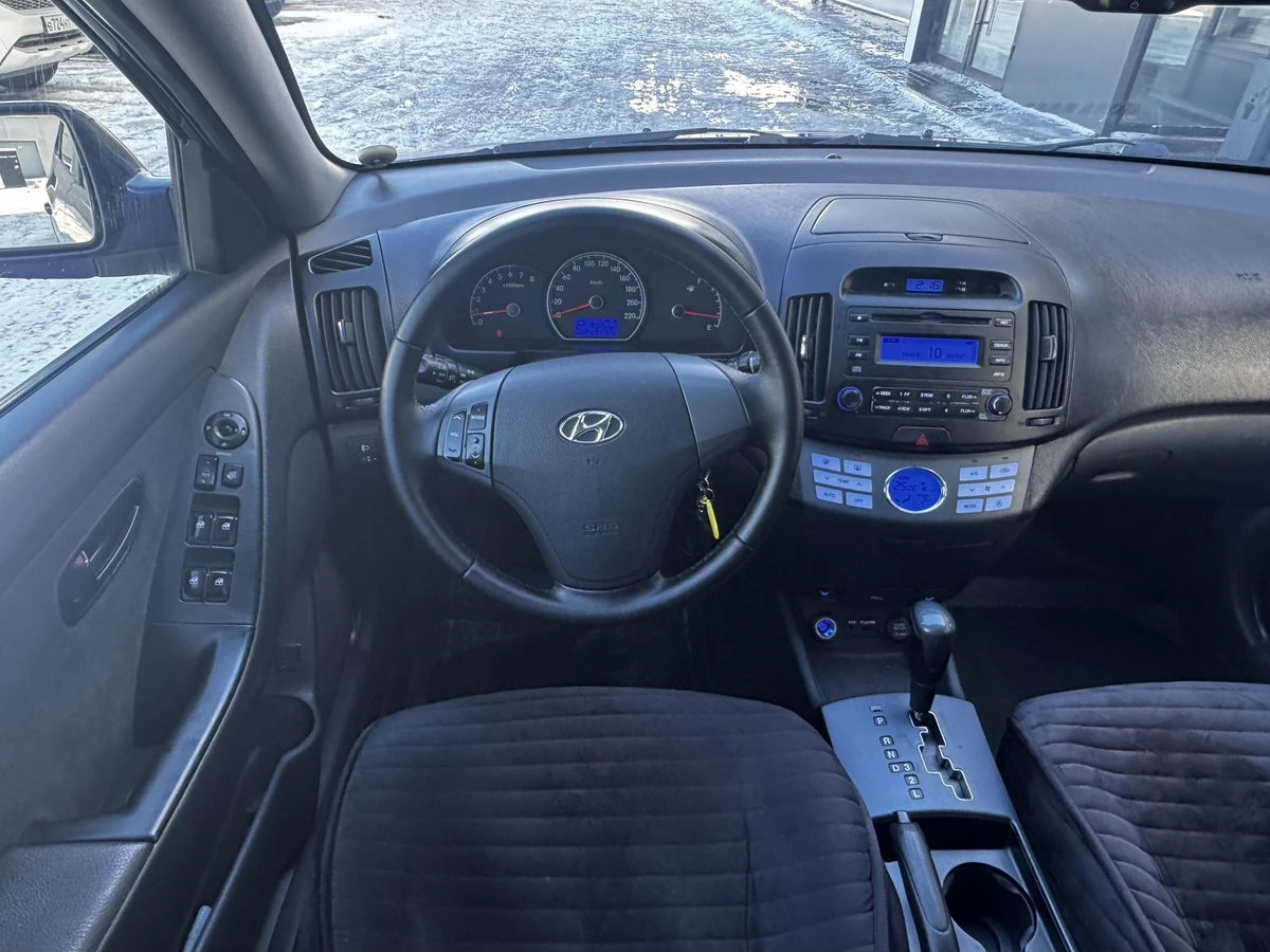 Hyundai Elantra, 2009г, передний привод, автомат