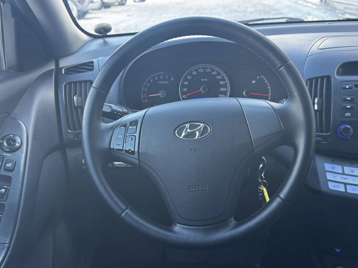 Hyundai Elantra, 2009г, передний привод, автомат