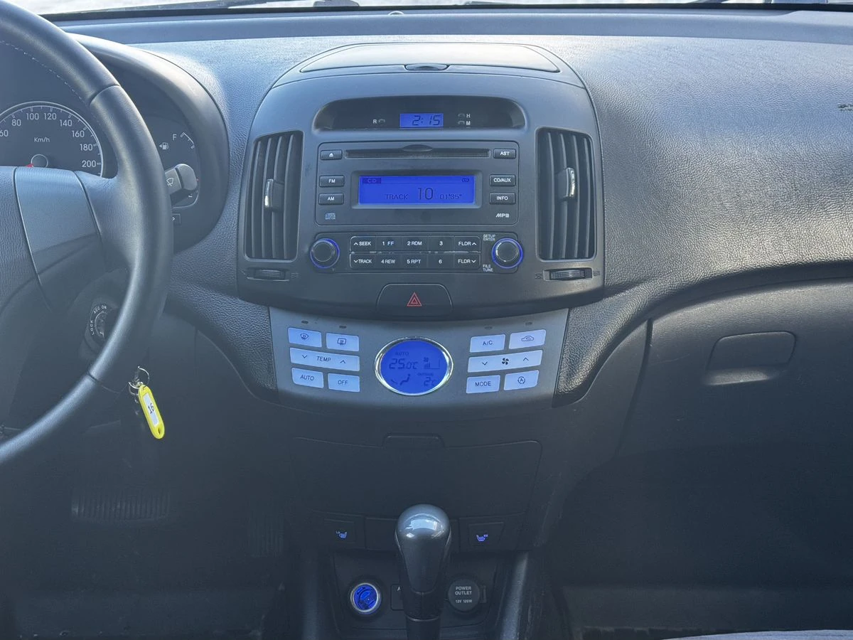 Hyundai Elantra, 2009г, передний привод, автомат