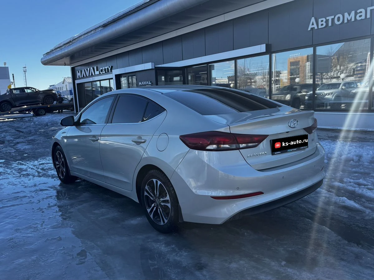Hyundai Elantra, 2016г, передний привод, автомат