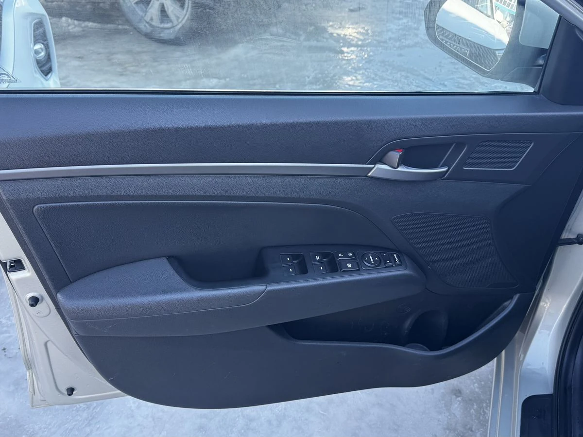 Hyundai Elantra, 2016г, передний привод, автомат