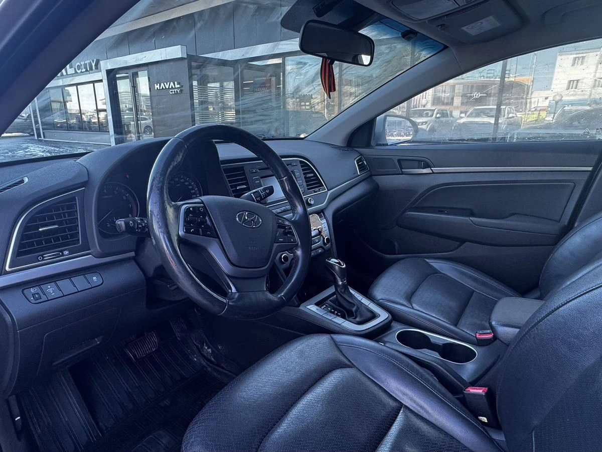 Hyundai Elantra, 2016г, передний привод, автомат
