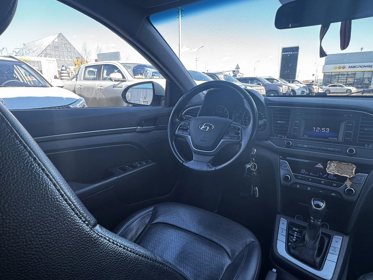 Hyundai Elantra, 2016г, передний привод, автомат