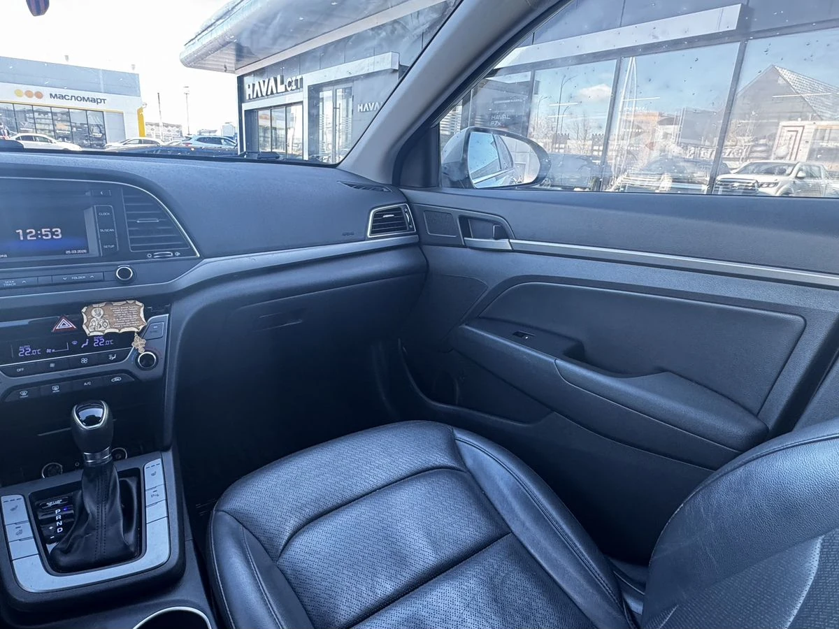 Hyundai Elantra, 2016г, передний привод, автомат