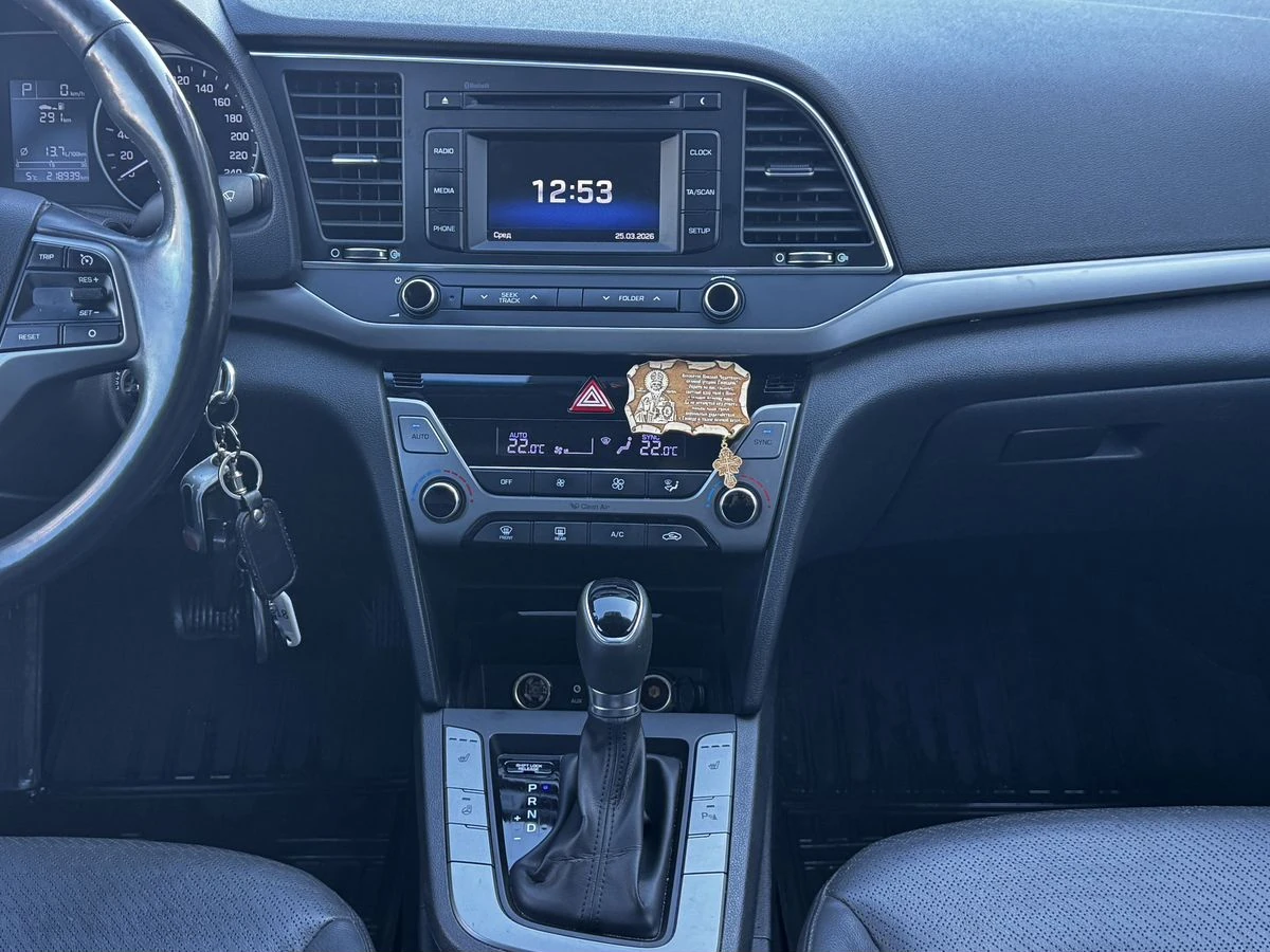 Hyundai Elantra, 2016г, передний привод, автомат