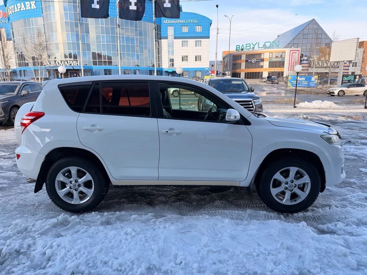 Toyota RAV4, 2011г, полный привод, вариатор