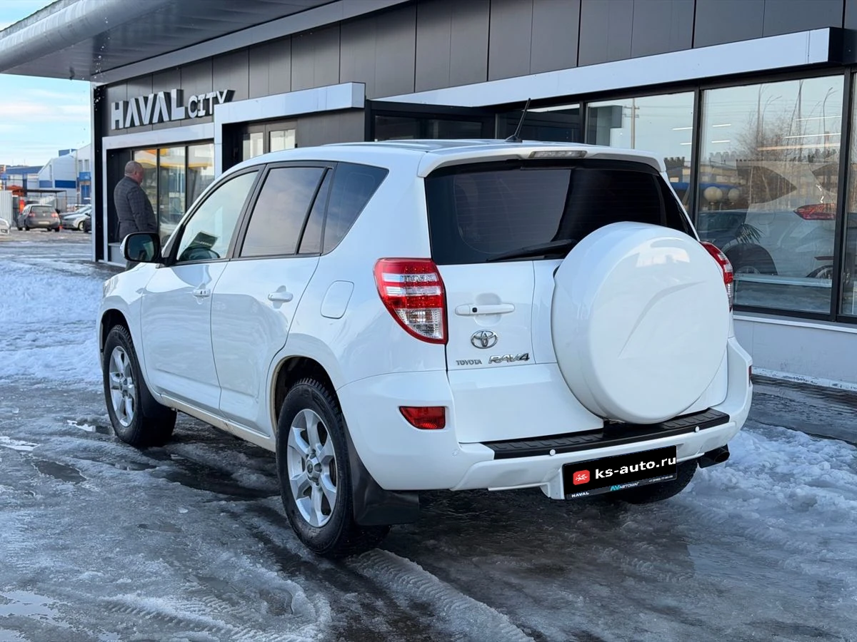 Toyota RAV4, 2011г, полный привод, вариатор