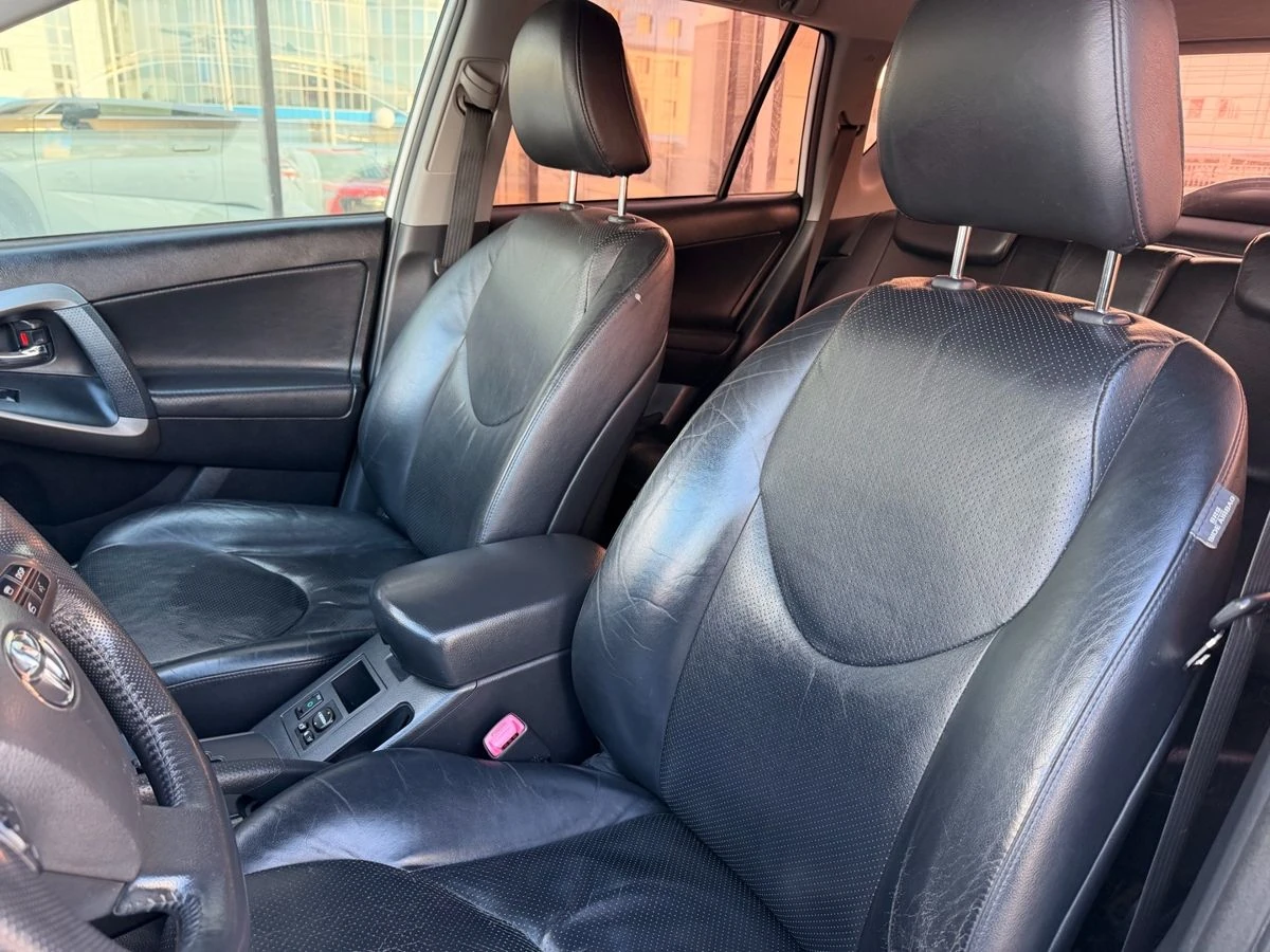 Toyota RAV4, 2011г, полный привод, вариатор
