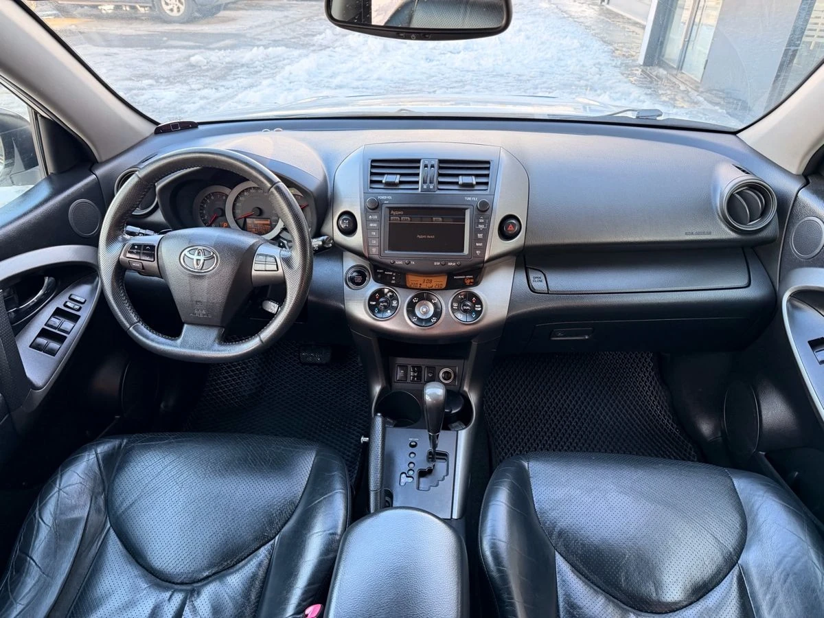 Toyota RAV4, 2011г, полный привод, вариатор