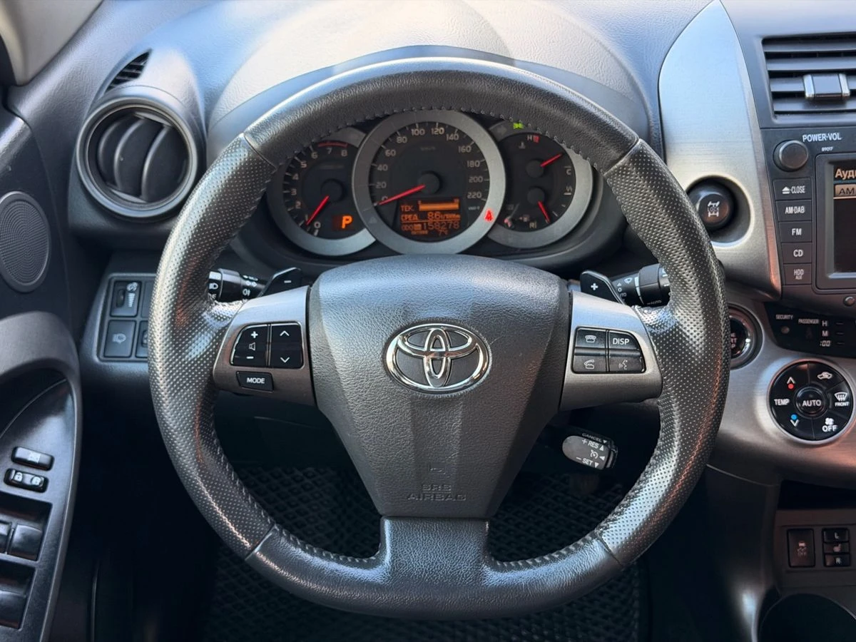 Toyota RAV4, 2011г, полный привод, вариатор