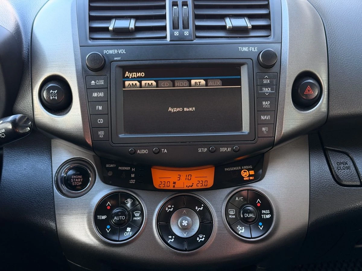 Toyota RAV4, 2011г, полный привод, вариатор