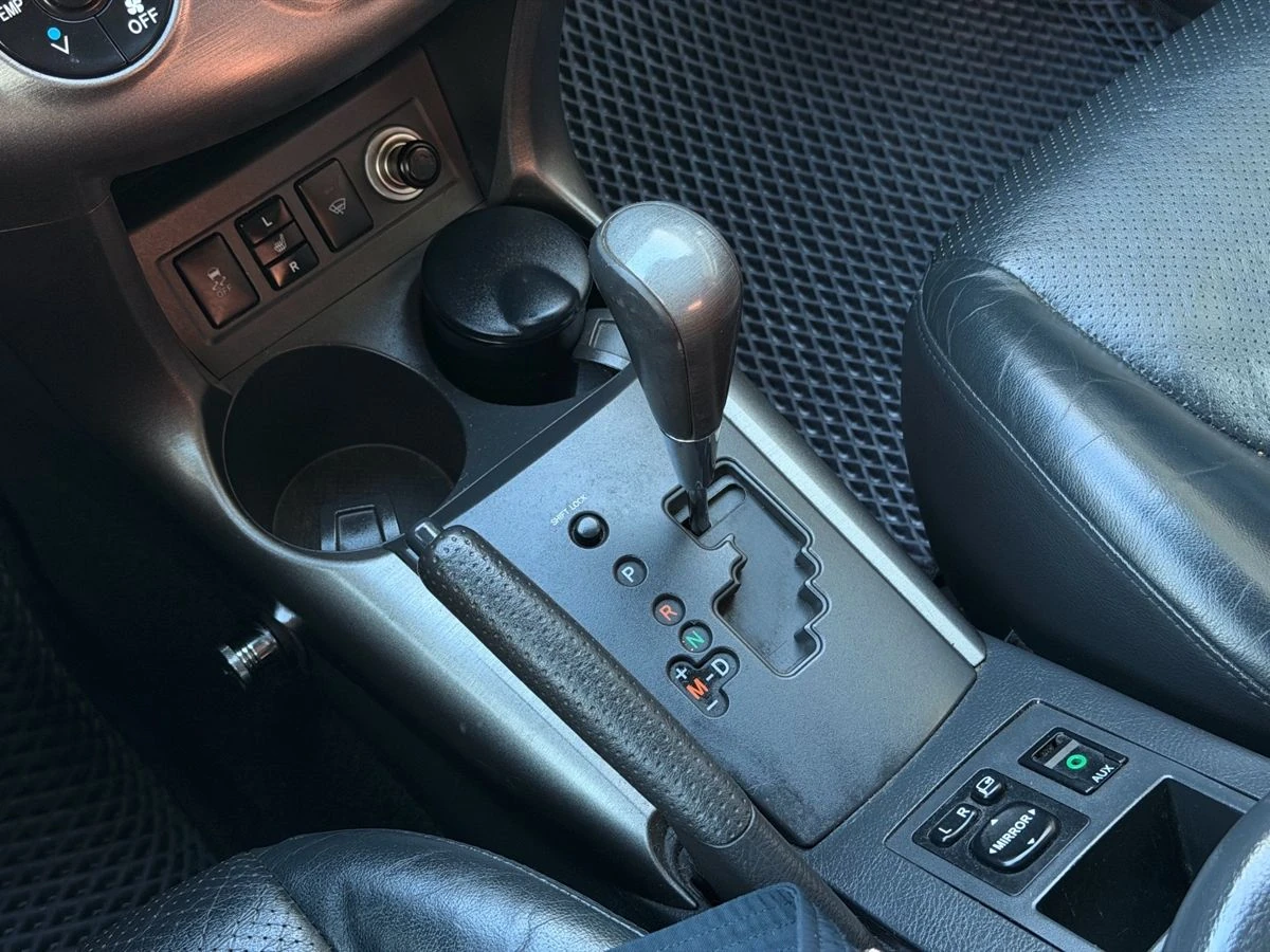 Toyota RAV4, 2011г, полный привод, вариатор