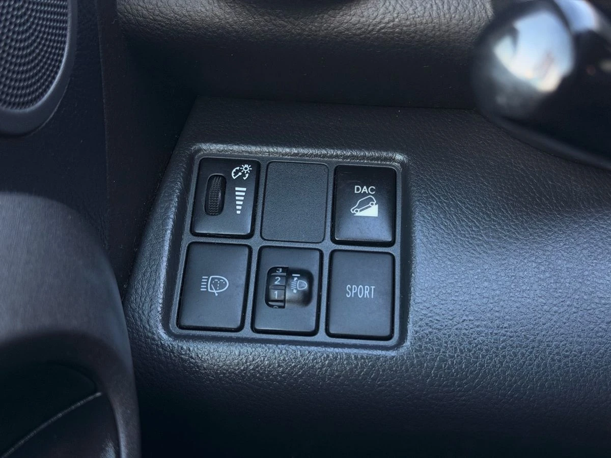 Toyota RAV4, 2011г, полный привод, вариатор