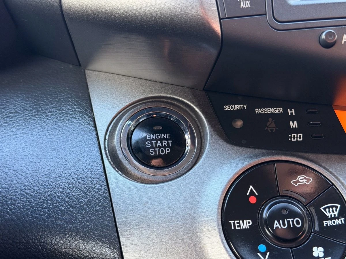 Toyota RAV4, 2011г, полный привод, вариатор