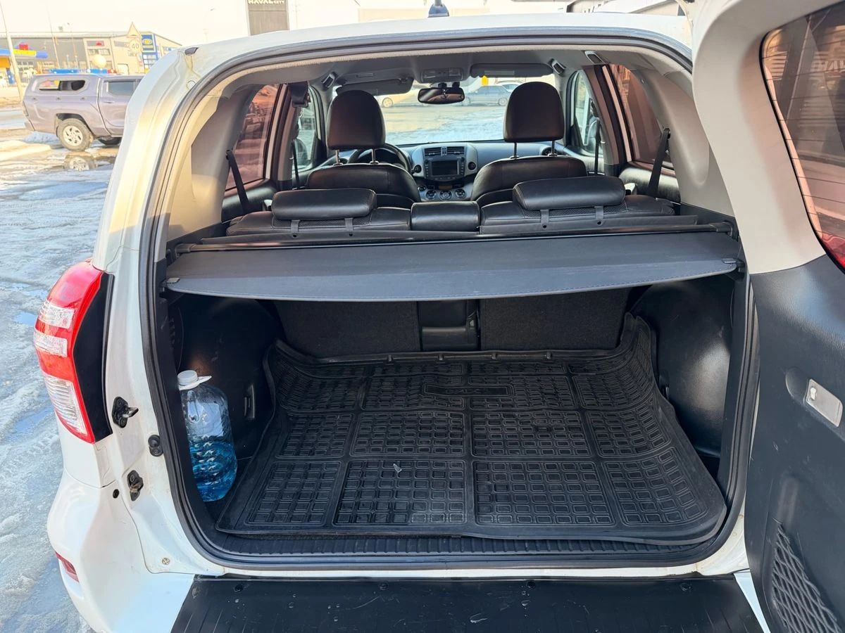 Toyota RAV4, 2011г, полный привод, вариатор