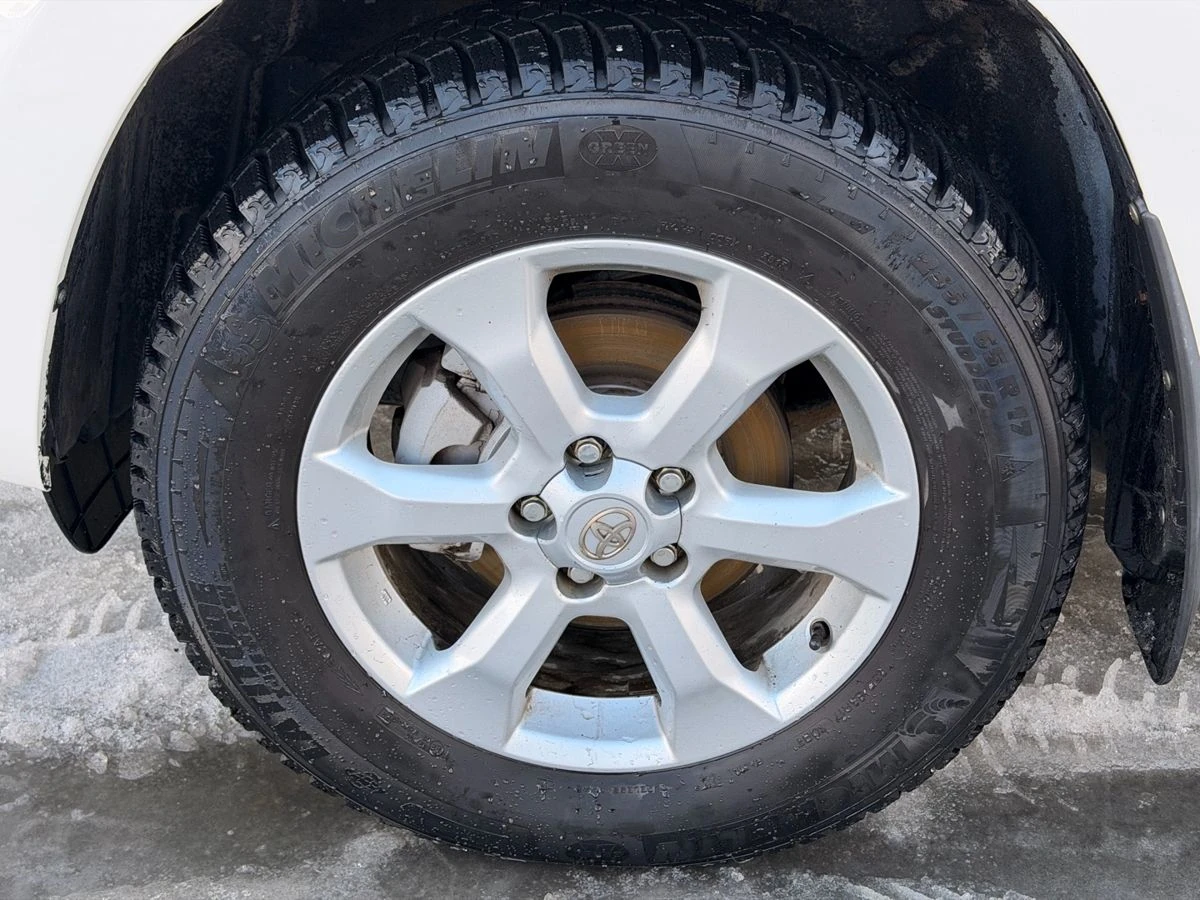 Toyota RAV4, 2011г, полный привод, вариатор