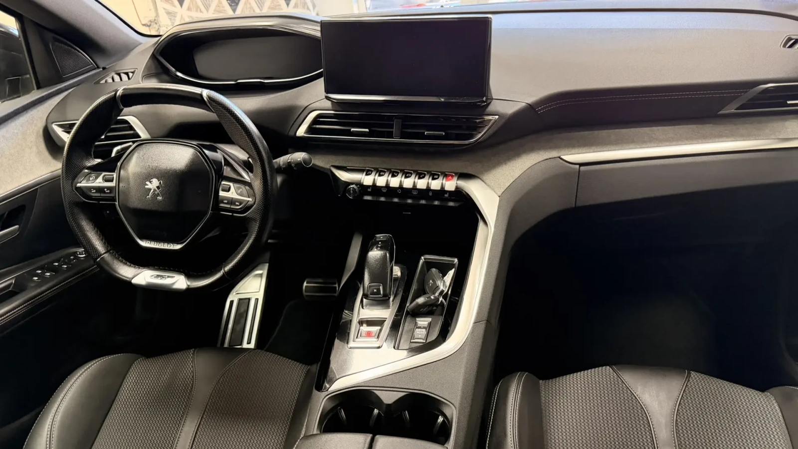 Peugeot 5008, 2022г, передний привод, автомат