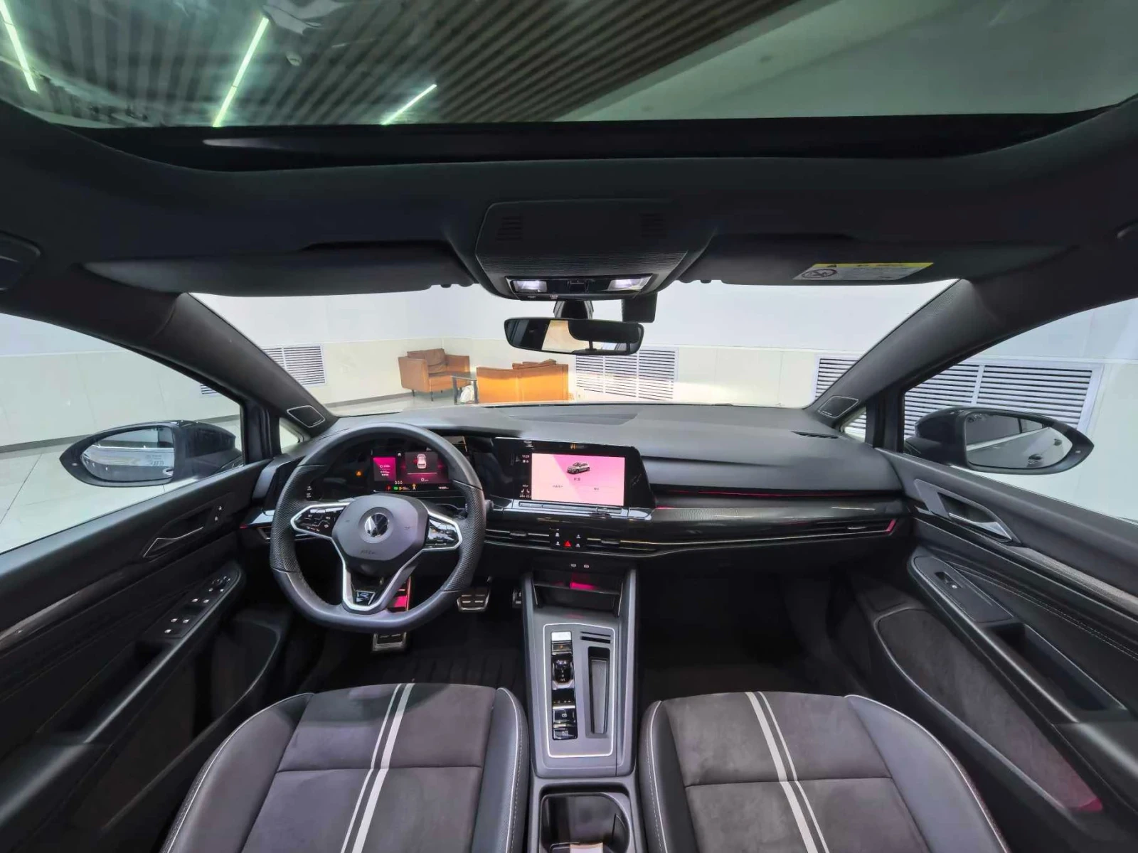 Volkswagen Golf, 2022г, передний привод, робот