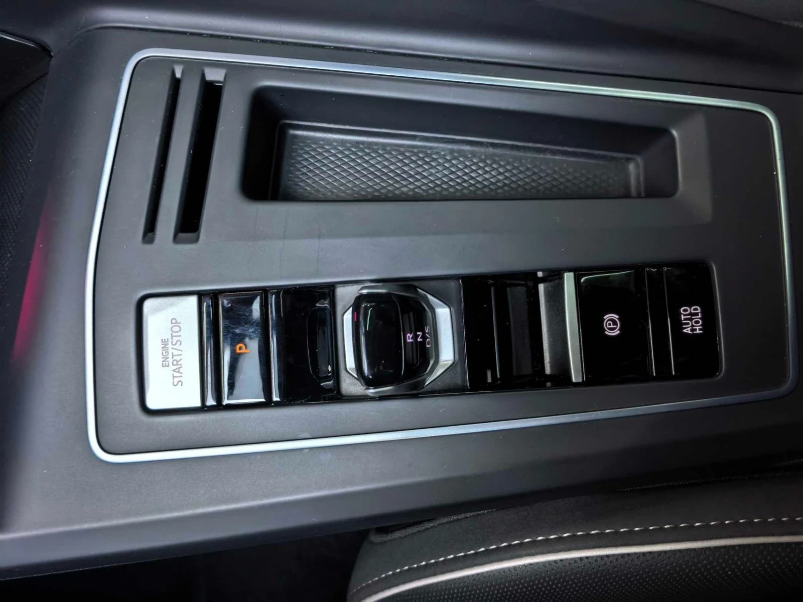 Volkswagen Golf, 2022г, передний привод, робот