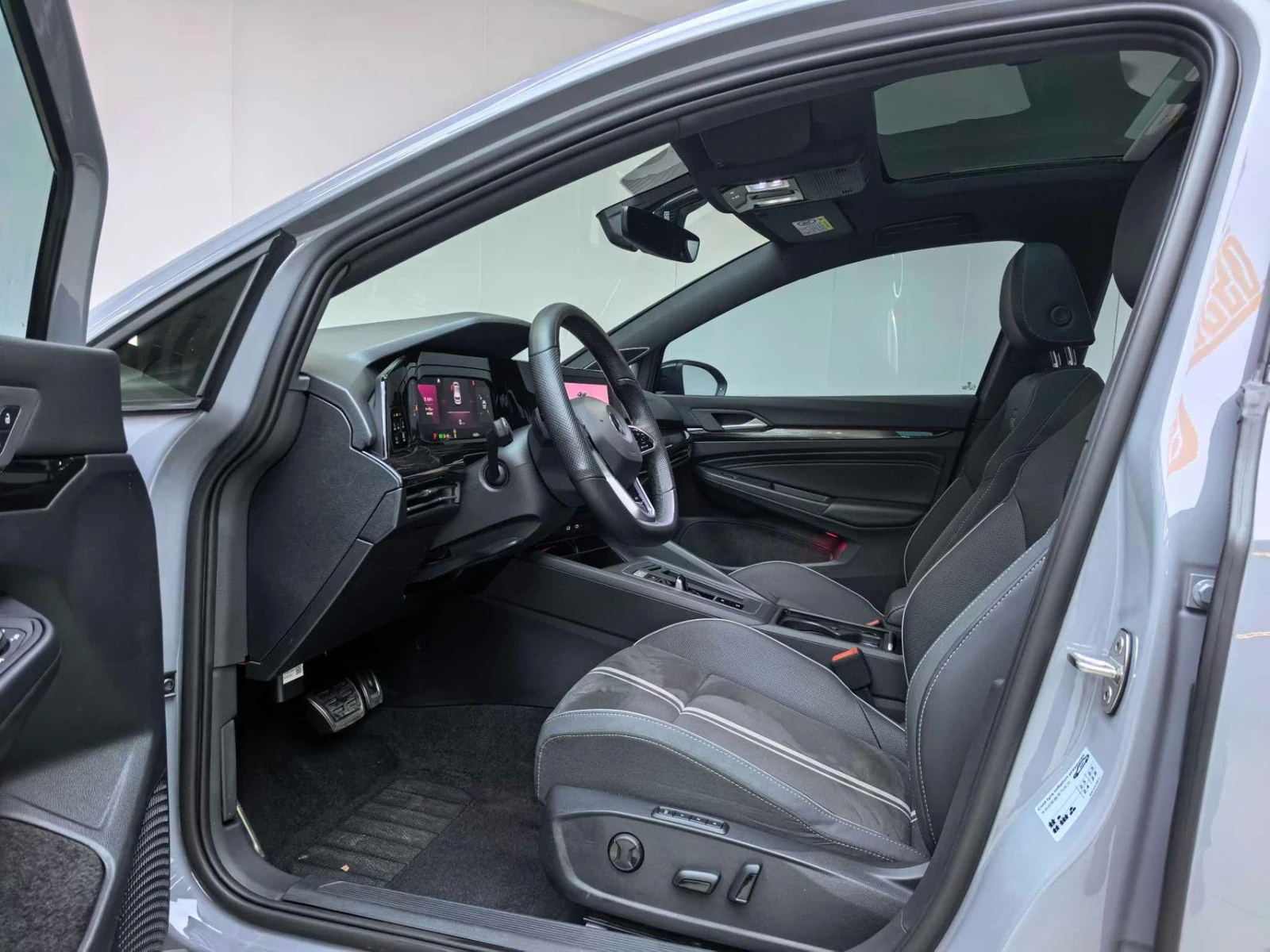 Volkswagen Golf, 2022г, передний привод, робот